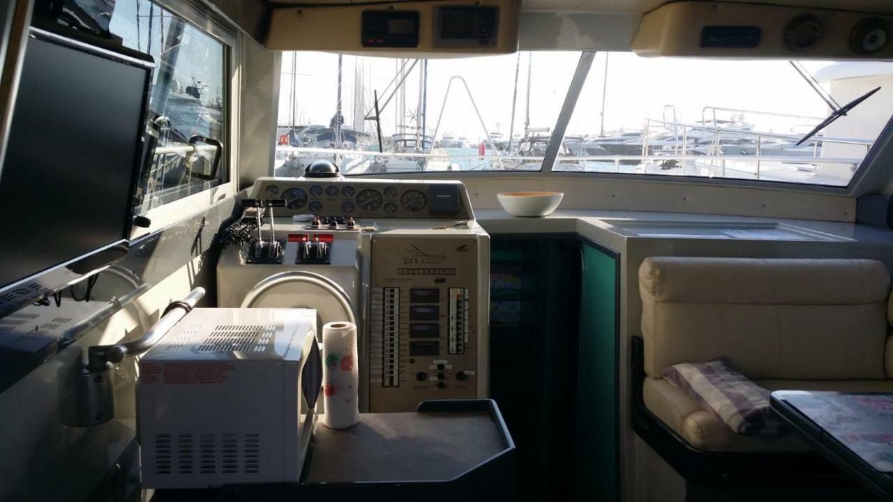 Ferretti 36 ' Bateau A Quai Vieux-Port Cannes Festival La Croisette Ngoại thất bức ảnh
