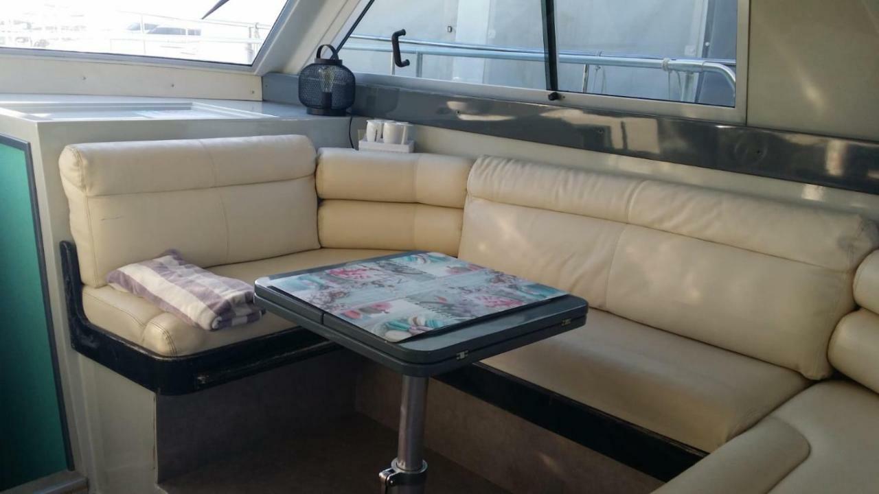 Ferretti 36 ' Bateau A Quai Vieux-Port Cannes Festival La Croisette Ngoại thất bức ảnh
