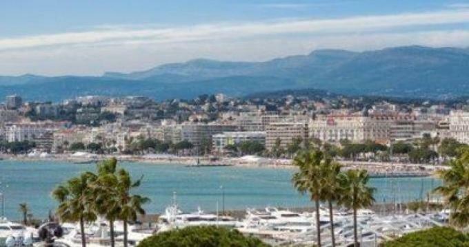 Ferretti 36 ' Bateau A Quai Vieux-Port Cannes Festival La Croisette Ngoại thất bức ảnh